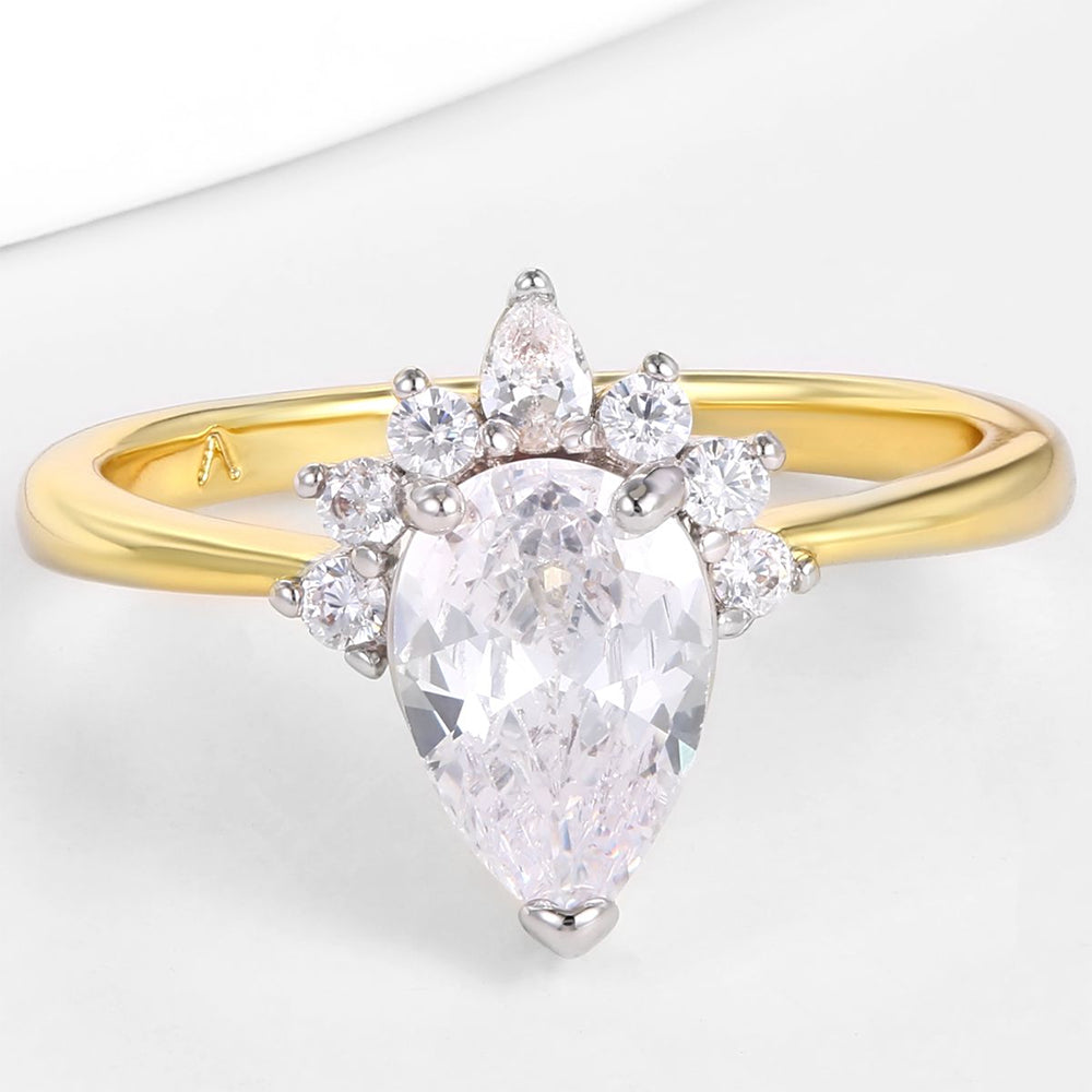 Inel din Aliaj Placat cu Aur ( 10 grame ) cu Cristal Alb Emporia®