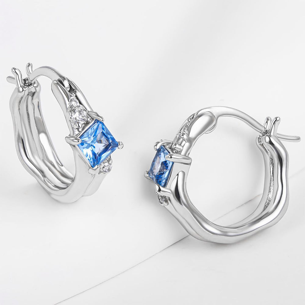 Cercei din Aliaj Placat cu Aur ( 10 grame ) cu Cristal Albastru Emporia®