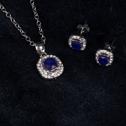 Set din Aliaj Placat cu Aur ( 4.5 grame ) cu Safir și Cristal Alb Emporia® 2.77 Carate ( Colier+Cercei+Pandantiv )