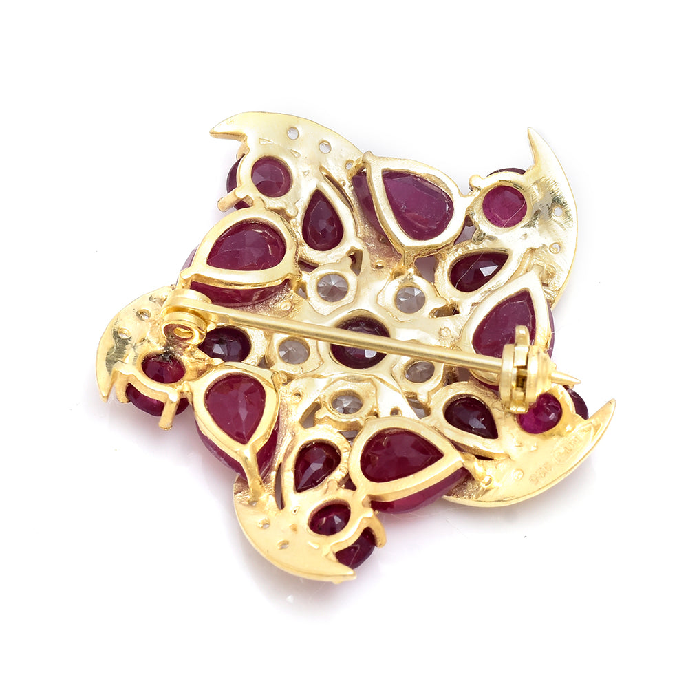 Broşă din Argint 925 Placat cu Aur ( 6.54 grame ) cu Rubin Malagasy și Topaz Alb 7.47 Carate