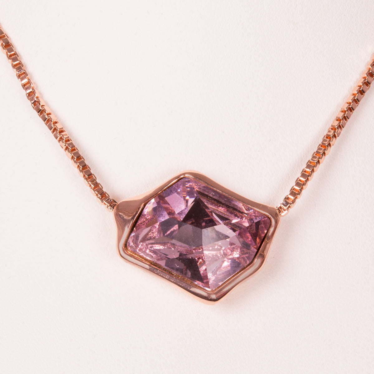 Pandantiv din Aliaj Placat cu Aur cu Cristal Violet Emporia®