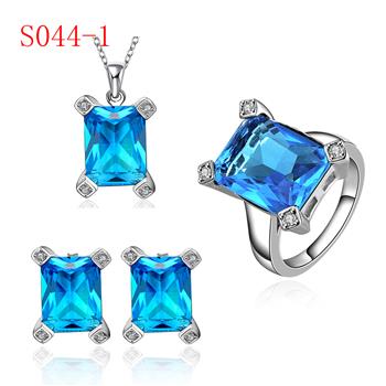 Set din Aliaj Placat cu Aur cu Cristal Albastru Emporia® ( Colier+Cercei+Inel )