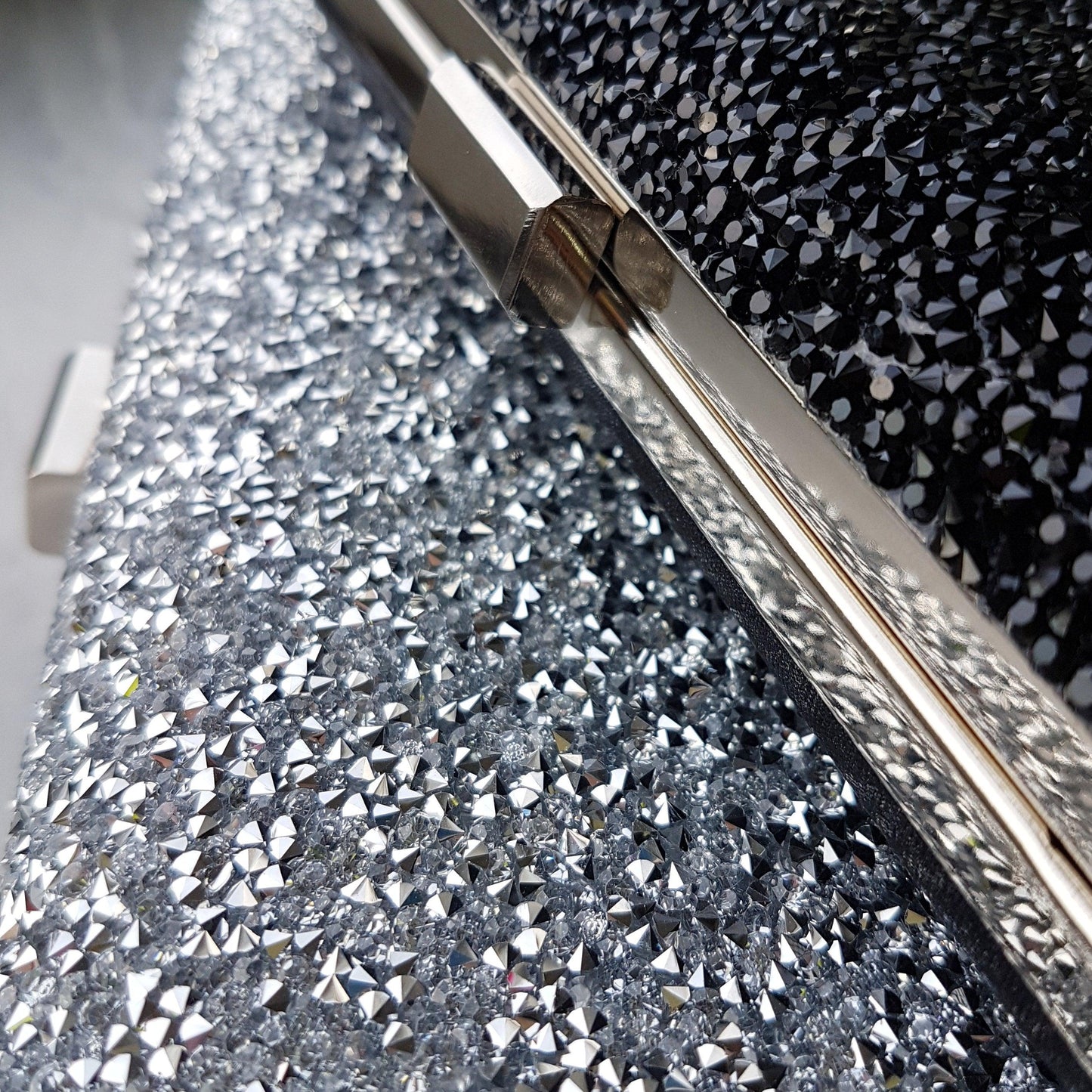 Geantă de Damă cu Glitter Negru - Galeria de Bijuterii