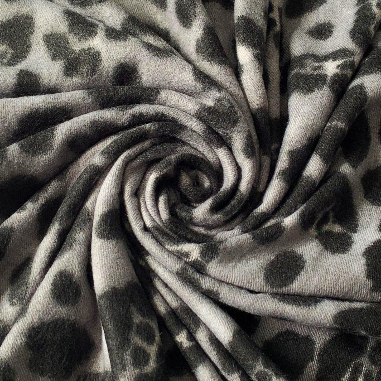 Eșarfă-Șal din Lână, 65 cm x 180 cm, Model Leopard, Gri - Galeria de Bijuterii