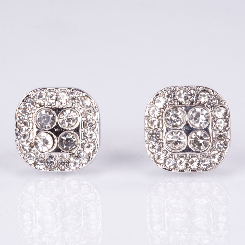 Set premium Emporia, compus din 5 piese în tonuri argintii, prezentat într-o cutie cadou exclusivă cu aspect de piele (ceas, brățară, colier, cercei și inel, decorate cu cristal alb Emporia). 5 