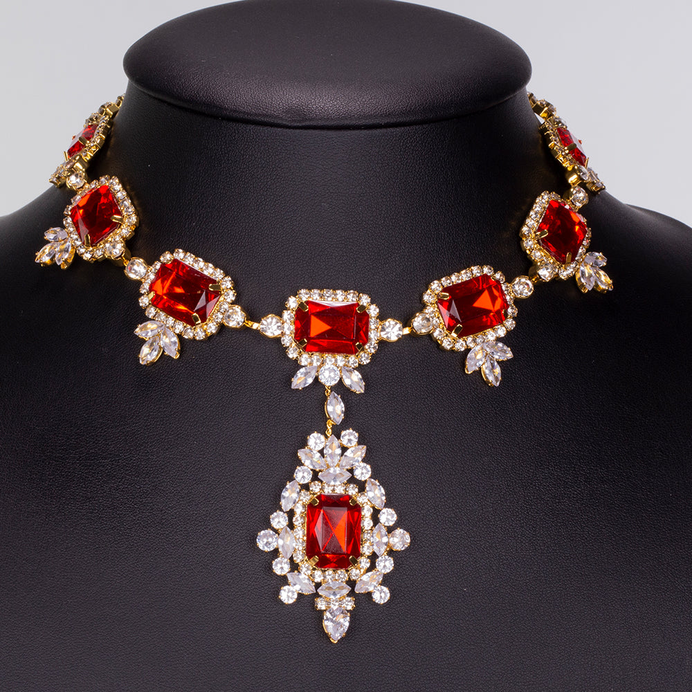 Set din Aliaj Placat cu Aur ( 28 grame ) cu Cristal Roșu Emporia® și Cristal Alb Emporia® ( Colier+Cercei ) 5 