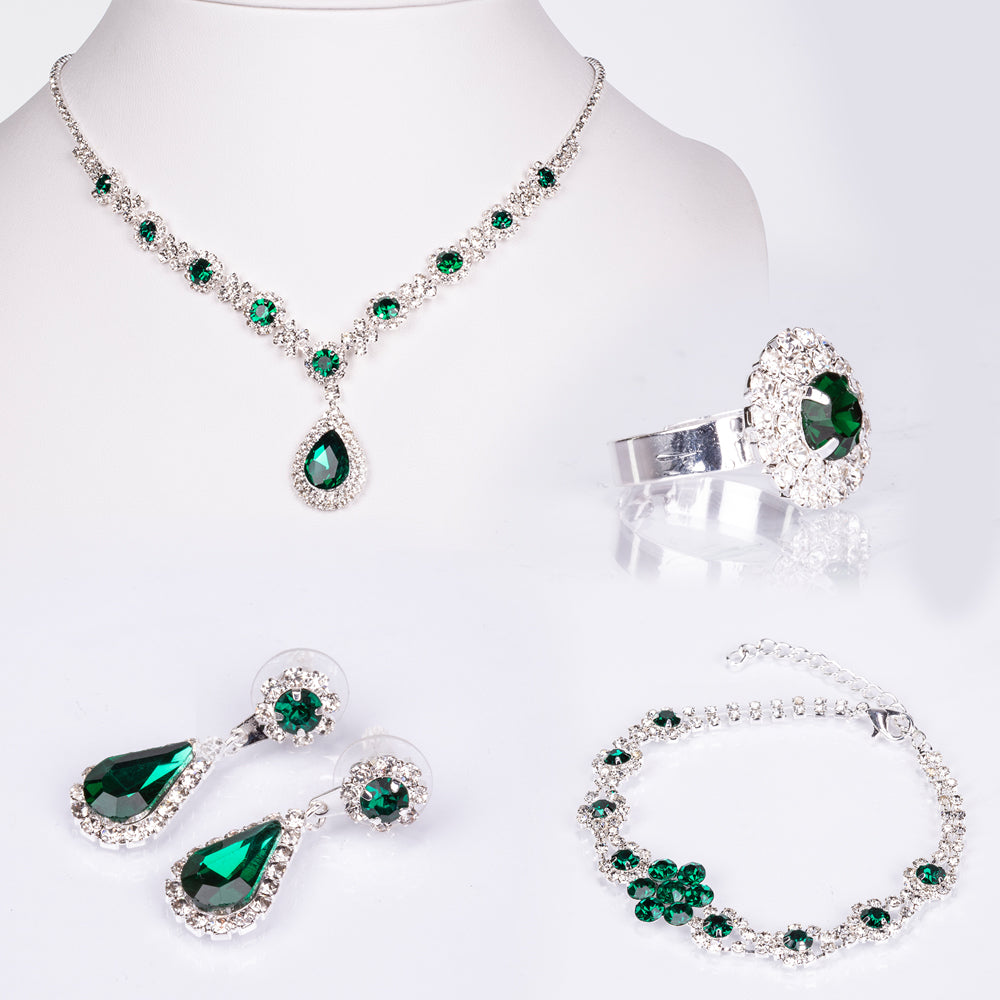 Set din Aliaj Placat cu Aur ( 30 grame ) cu Cristal Verde Emporia® și Cristal Alb Emporia® ( Colier+Cercei+Brățară+Inel )