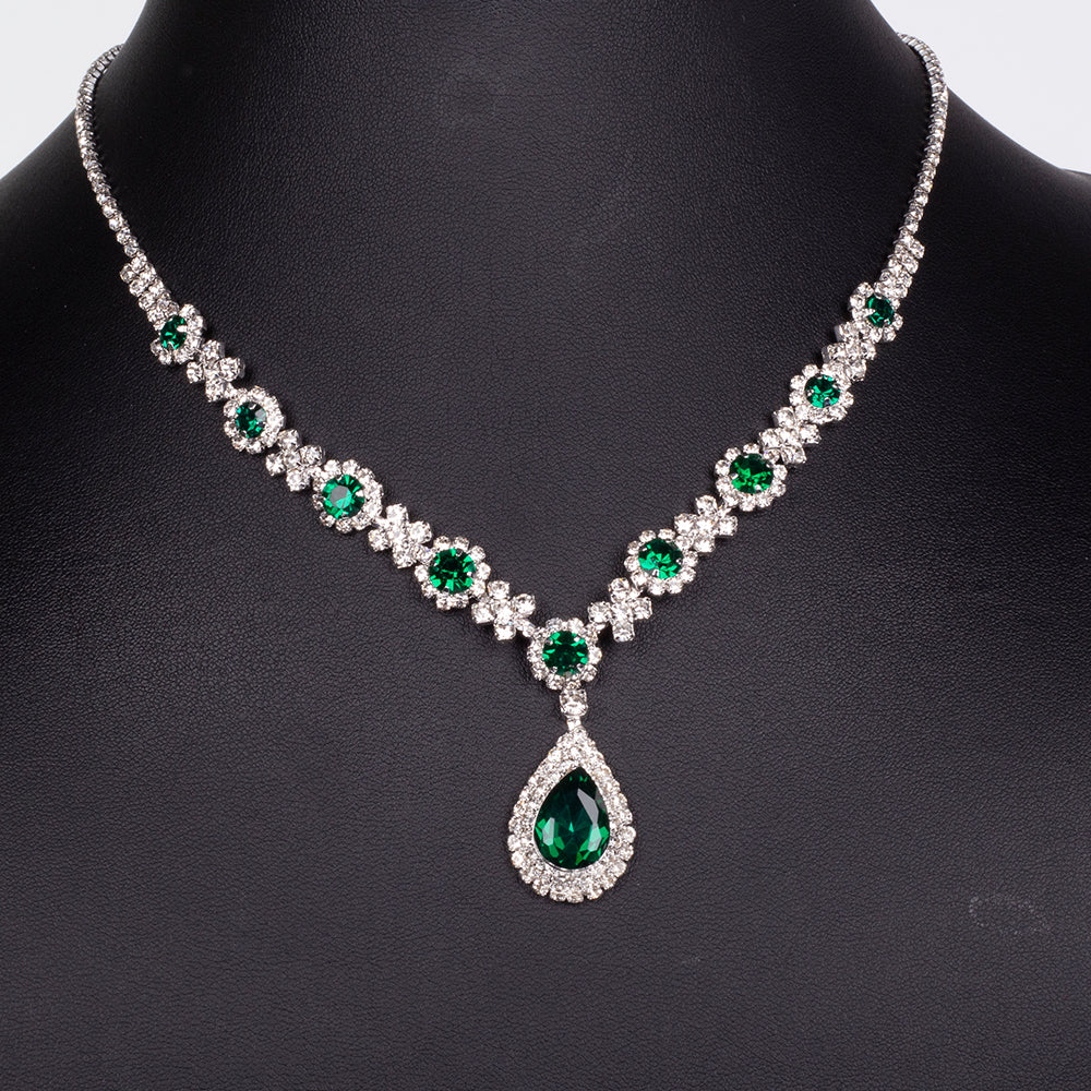 Set din Aliaj Placat cu Aur ( 30 grame ) cu Cristal Verde Emporia® și Cristal Alb Emporia® ( Colier+Cercei+Brățară+Inel ) 9 