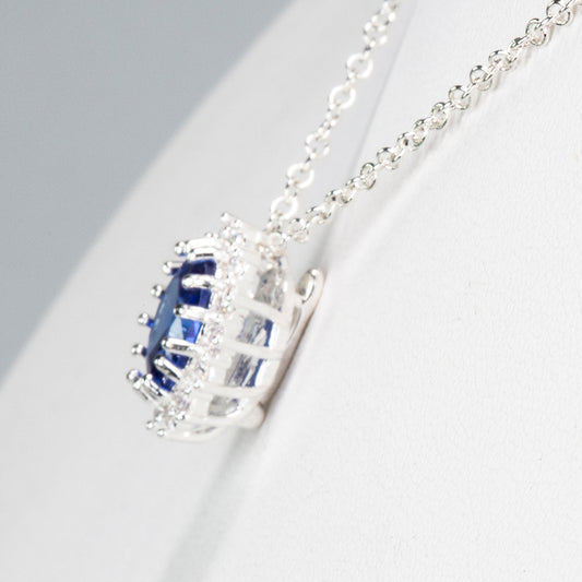 Set din Aliaj Placat cu Aur ( 8 grame ) cu Cristal Albastru Emporia® și Cristal Alb Emporia® 5.95 Carate ( Colier+Inel )