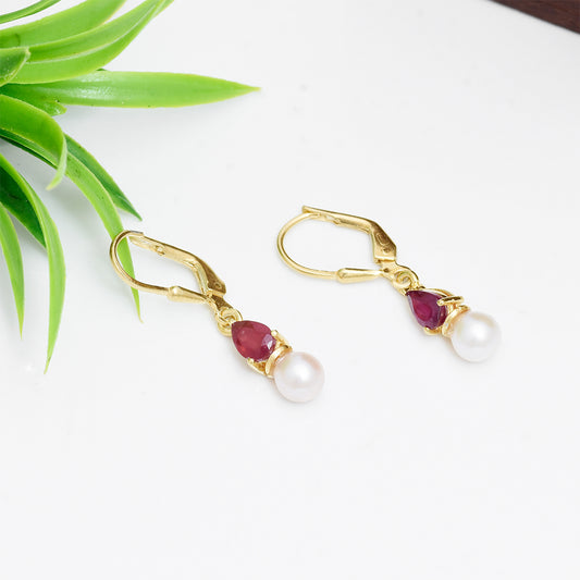 Cercei din Argint 925 Placat cu Aur ( 1.52 grame ) cu Rubin Malagasy și Perlă de Apă Dulce Albă 4 Carate