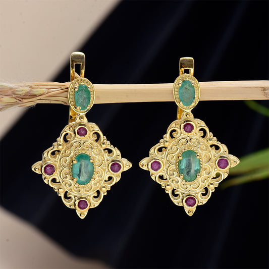 Cercei din Argint 925 Placat cu Aur ( 7.21 grame ) cu Rubin Malagasy și Smarald Brazilian 1.96 Carate