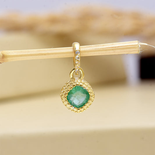 Pandantiv din Argint 925 Placat cu Aur ( 1.31 grame ) cu Smarald Brazilian și Topaz Alb 0.76 Carate