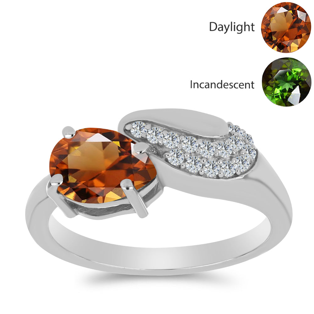 Inel din Argint 925 ( 2.46 grame ) cu Zultanit Anatolian Certificat cultivat în laborator și Topaz Alb 1.57 Carate 3 