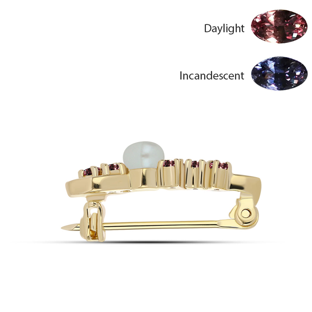 Broşă din Argint 925 Placat cu Aur ( 2.2 grame ) cu Granat Tsivory care își schimbă culoarea și Perlă de Apă Dulce Albă 0.9 Carate