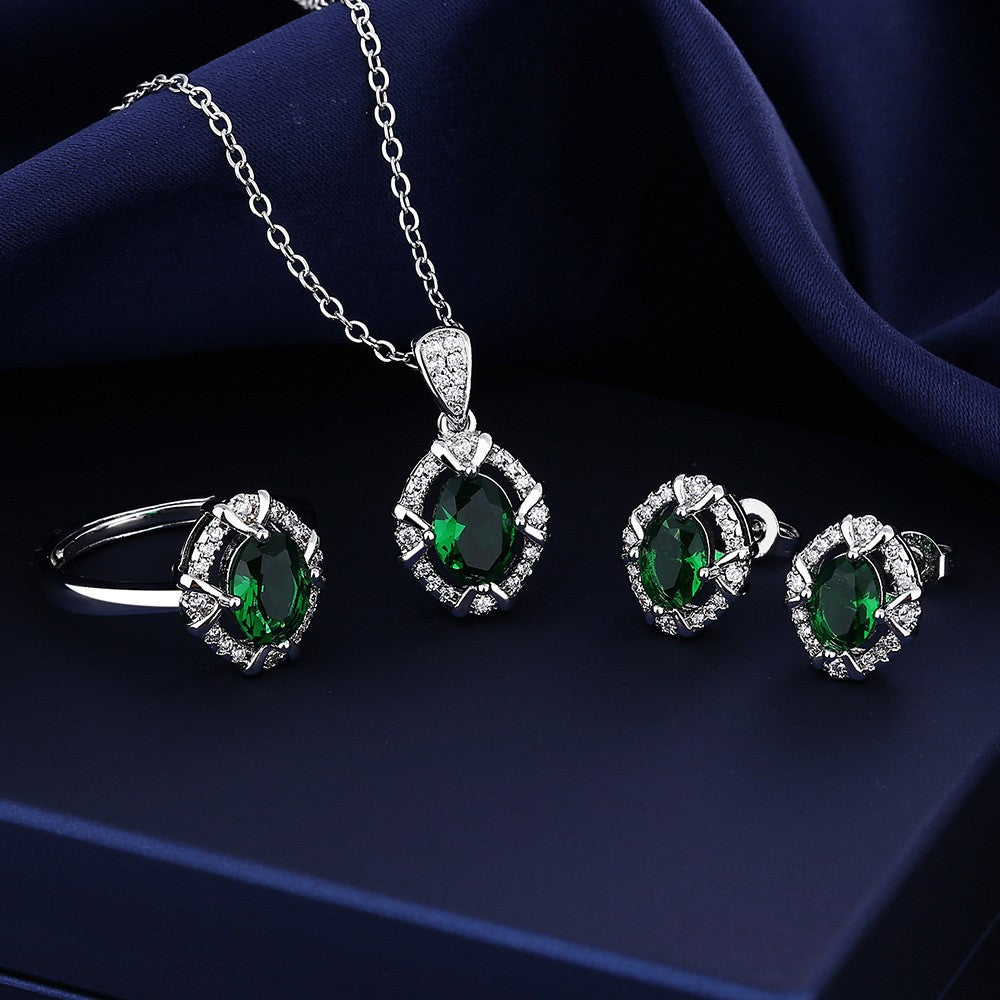 Set din Aliaj Placat cu Aur cu Cristal Verde Emporia® și Cristal Alb Emporia® ( Colier+Cercei+Inel+Pandantiv )