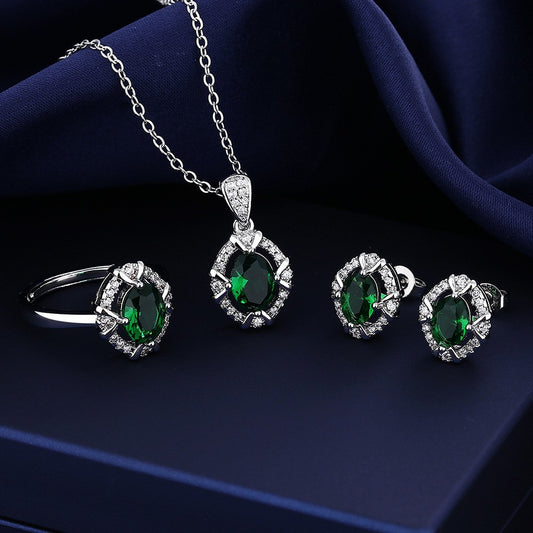 Set din Aliaj Placat cu Aur cu Cristal Verde Emporia® și Cristal Alb Emporia® ( Colier+Cercei+Inel+Pandantiv )