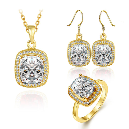 Set din Aliaj Placat cu Aur cu Cristal Alb Emporia® ( Colier+Cercei+Inel )