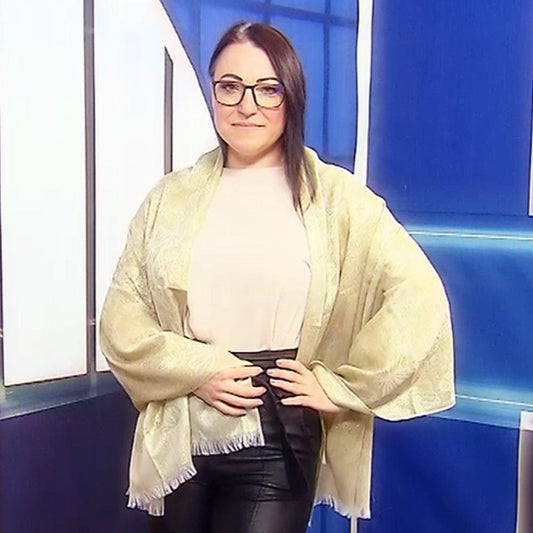 Eșarfă-Șal, 70 cm x 180 cm, Auriu Lucios cu Model Fluture - Galeria de Bijuterii